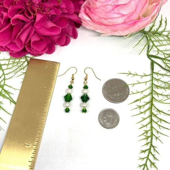NEW⚜️Cultured Pearl & Emerald Green Crystal Drop Earrings - Picture 5 of 5